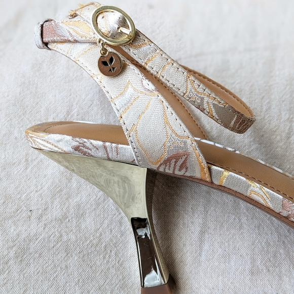 J. Reneé Floral Vaarika Heeled Sandals - Picture 4 of 10